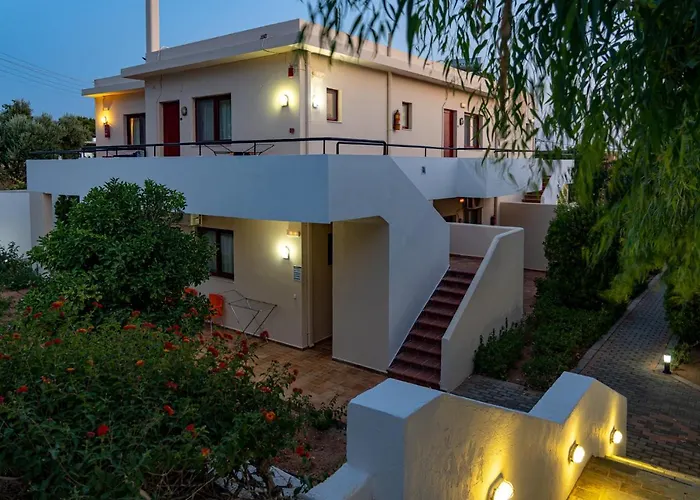 Angela Pefkos Πεύκος